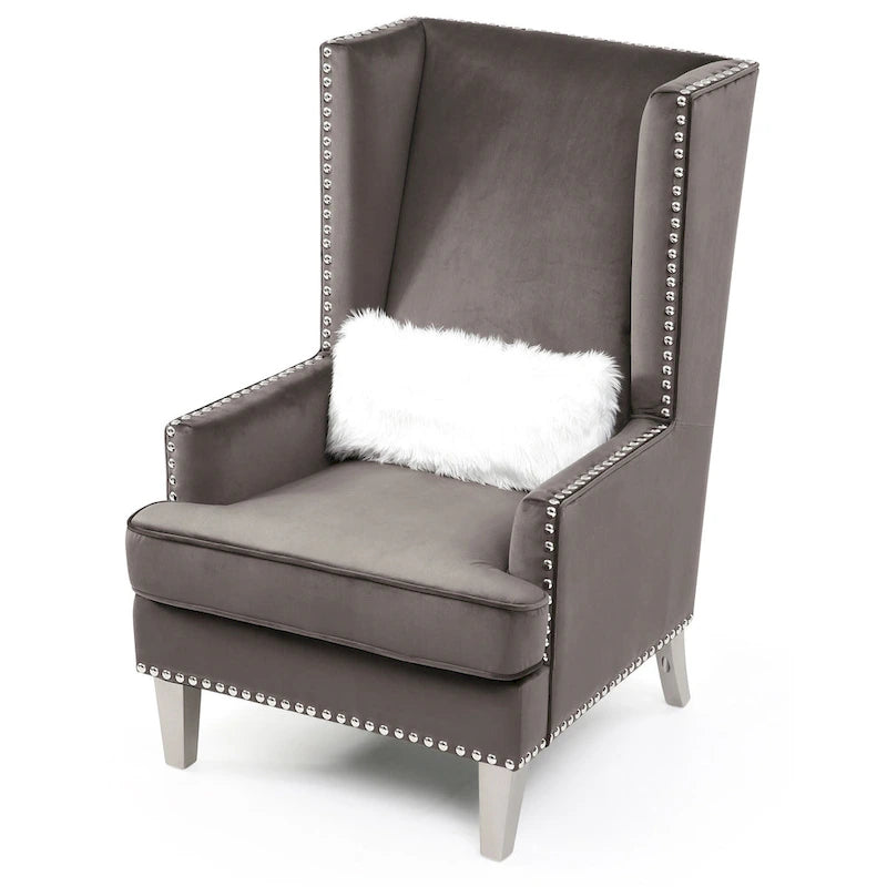 Poltrona decorativa in velluto con schienale alto e borchie