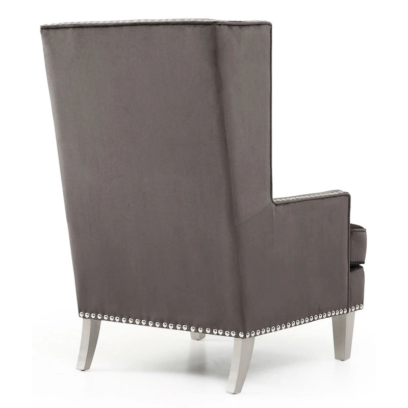 Poltrona decorativa in velluto con schienale alto e borchie