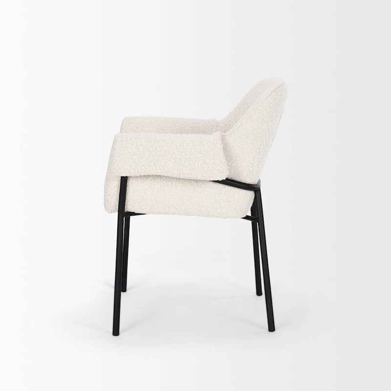 Chaise de salle à manger en bouclé crème avec structure en métal noir mat