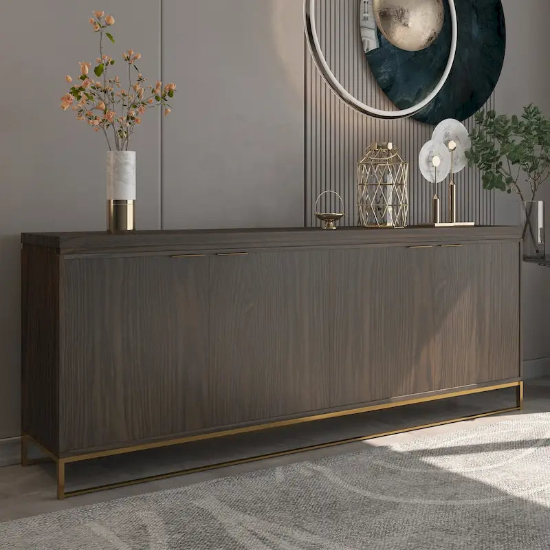 Akzentschrank mit Holzmaserung, 4 Türen und goldfarbenen Beinen