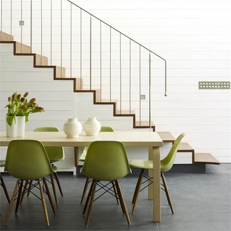 Lot de 2 chaises de salle à manger modernes du milieu du siècle, siège coque en plastique sans accoudoirs et piètement Eiffel en bois naturel, rouge