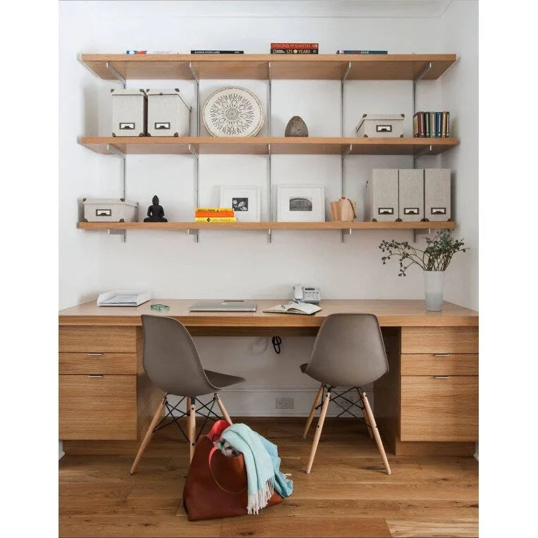 Lot de 2 chaises de salle à manger modernes du milieu du siècle, siège coque en plastique sans accoudoirs et piètement Eiffel en bois naturel, rouge