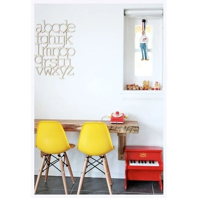 Lot de 2 chaises de salle à manger modernes du milieu du siècle, siège coque en plastique sans accoudoirs et piètement Eiffel en bois naturel, rouge